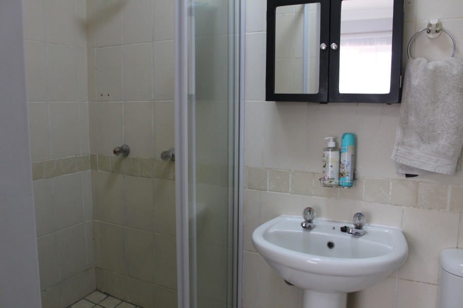 To Let 2 Bedroom Property for Rent in Heiderand Western Cape